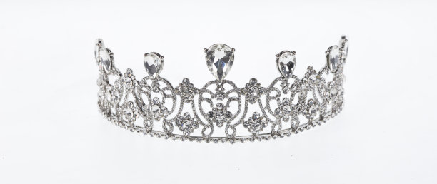 白色背景上的银色钻石公主皇冠图片下载