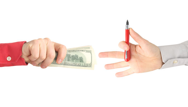 用笔的手伸向拿钱的手：工作报酬的商业关系图片下载