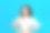 一个年轻美丽的女人的肖像穿着运动衫手拉手的臀部孤立在蓝色的背景图片下载