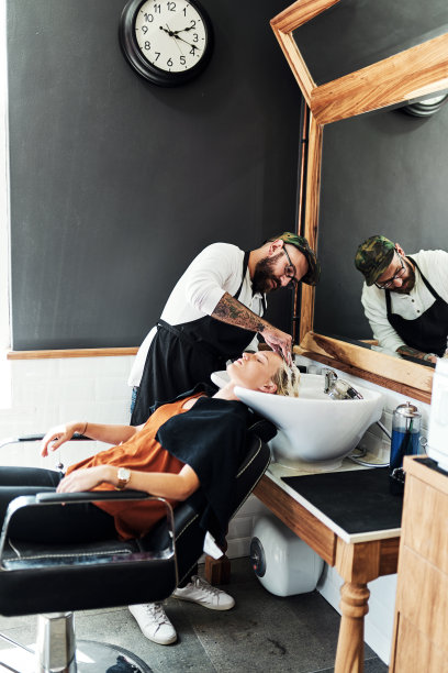 好好洗洗头发会对你的头发有奇效图片下载