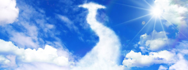 抽象向上的箭头云漂浮在蓝天上图片下载