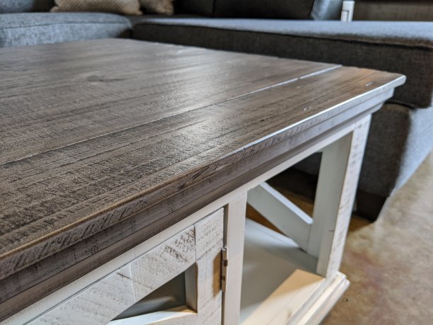 棕色顶部白色木制咖啡桌图片下载