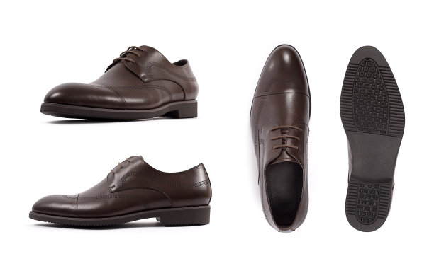 男鞋为棕色，鞋底孤立为白色。侧视图，俯视图和鞋底图片下载