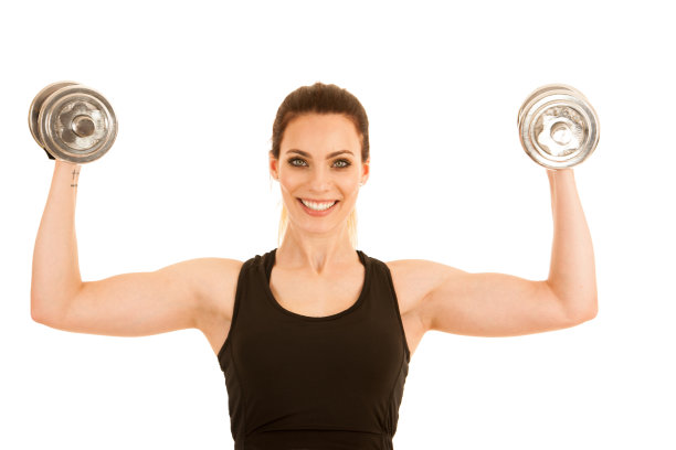 美丽的年轻在黑色t恤女子工作与哑铃隔离在白色背景图片下载