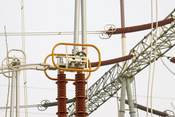 变电站里的电力设备，特写照片图片下载