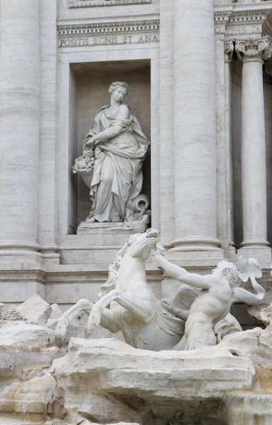 罗马特莱维喷泉(Fontana di Trevi)的雕像和马雕塑图片下载