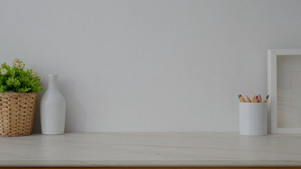 近距离观察简单的复制空间与彩色铅笔，模拟框架和装饰图片下载