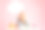 疲惫的少女坐在桌前，满嘴胡言乱语图片下载