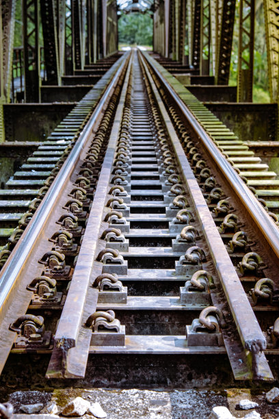 琅参铁路在泰国春丰河上图片下载