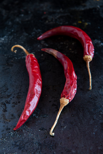健康营养的干红辣椒。图片下载