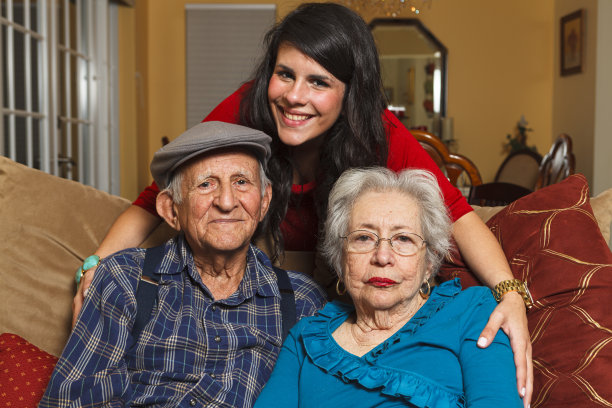 爷爷奶奶和孙女图片下载