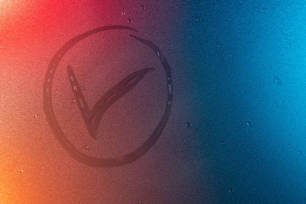 检查标记符号在霓虹灯背景下降趋势2020年的颜色Aqua mena经典蓝色郁郁葱葱的熔岩，平铺顶视图复制空间图片下载