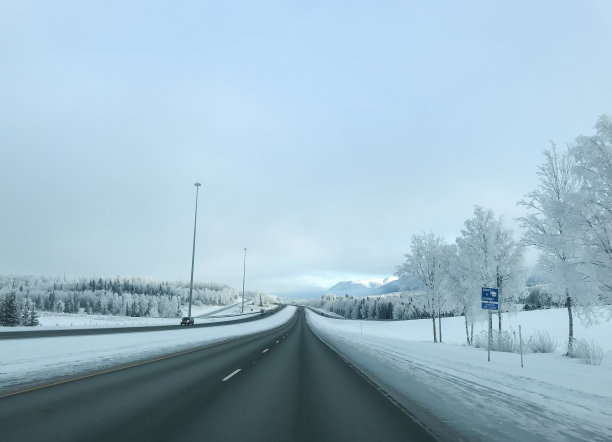 阿拉斯加公路冬季驾驶图片下载