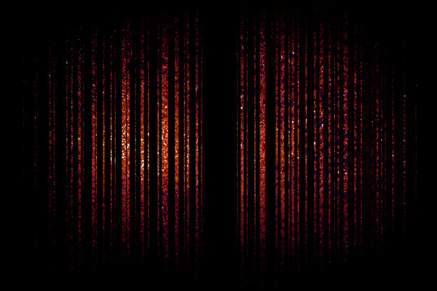 亮红色的窗帘图片下载