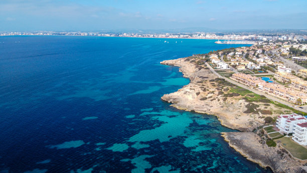 鸟瞰图的马略卡海岸线，巴利阿里群岛图片下载