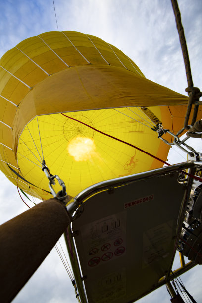 给热气球充气图片下载