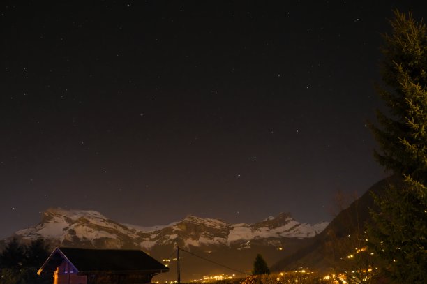 大熊座(大熊星座)在山上图片下载