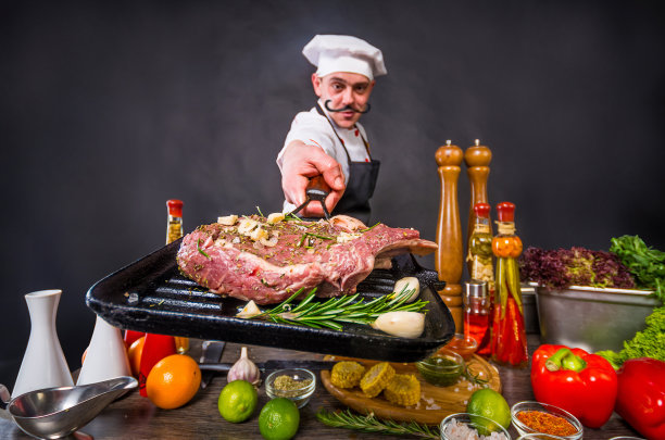 餐饮业务概念：大厨计划烹饪斧头牛排，诱人的烹饪背景图片下载