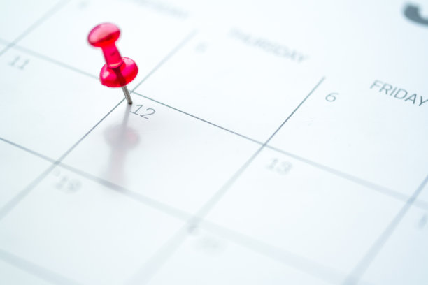 日历上的红色图钉图片下载