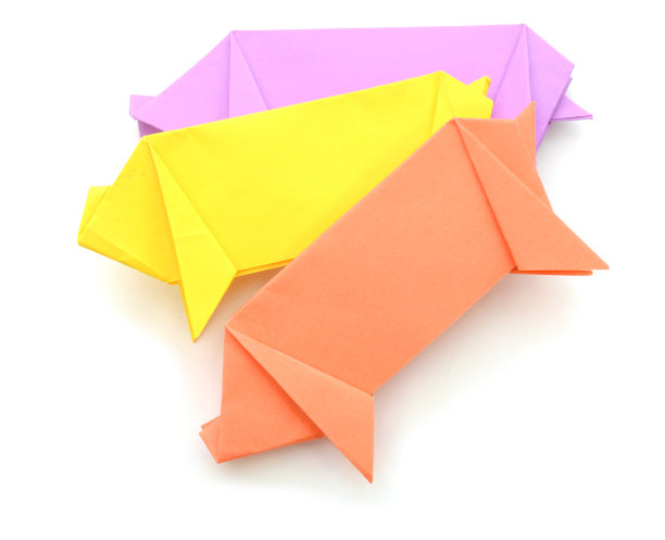 一套彩色的折纸猪图片下载