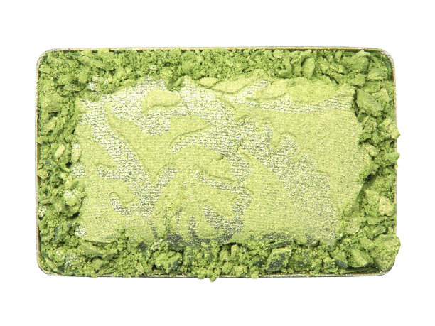 干粉碎的绿色眼影，作为化妆品样品孤立在白色图片下载