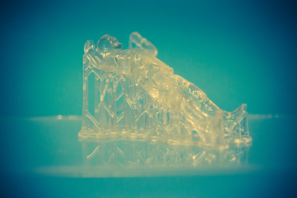 3D打印机上的光敏聚合物打印物品图片下载