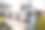 洗衣服务中，男工人们从自动洗衣机里取出地毯，然后放入烘干机图片下载