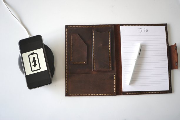 智能手机充电图片下载