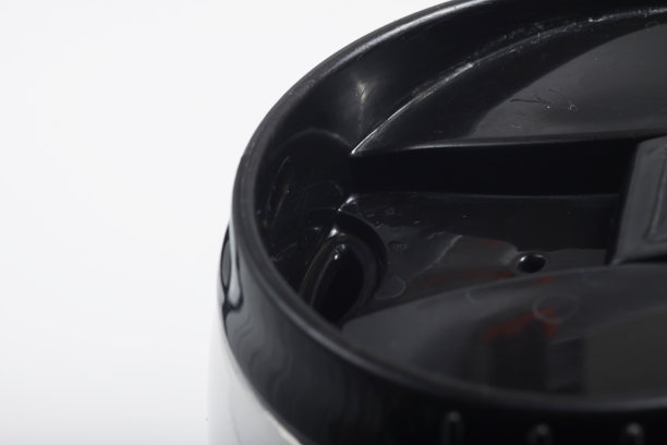 带黑色盖子的白色不锈钢保温杯图片下载