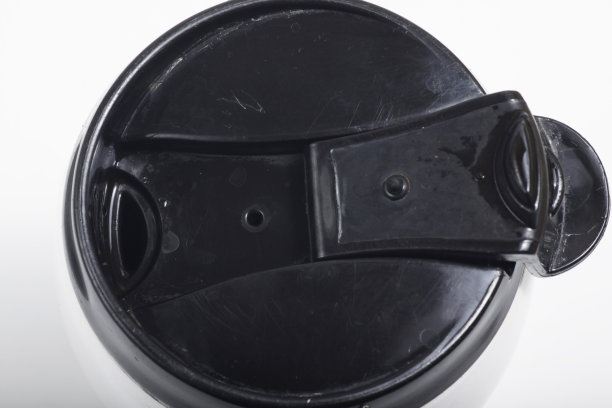 带黑色盖子的白色不锈钢保温杯图片下载