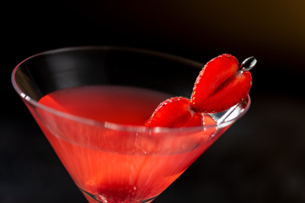 草莓洋甘菊马提尼图片下载