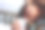 不快乐和体贴的女人冷却和喝咖啡图片下载