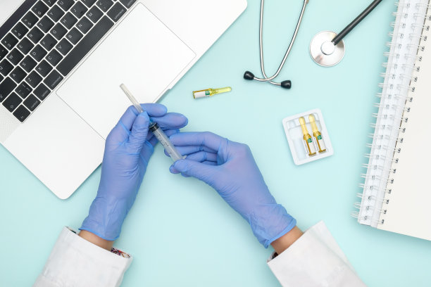 有医疗设备的工作场所。医疗保健的概念。平躺图片下载