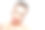 一个蓝色眼睛的女人戴着耳机看着相机的特写照片。图片下载