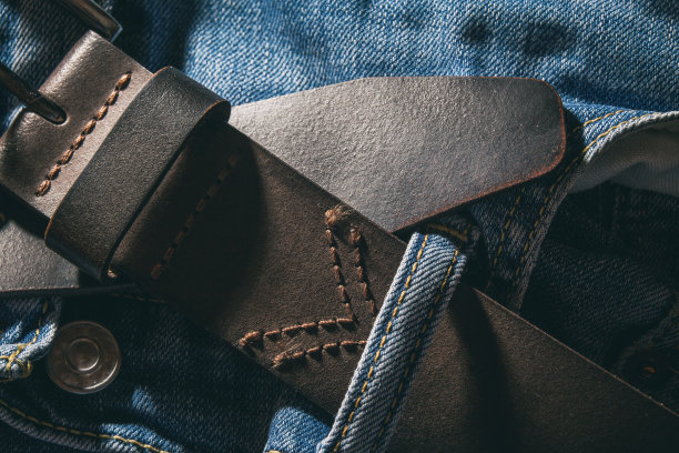牛仔裤上的皮带图片下载