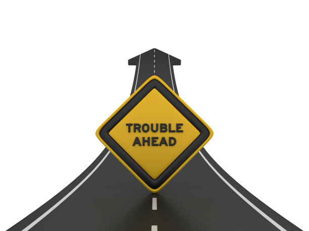 道路箭头与麻烦前方道路标志- 3D渲染图片下载