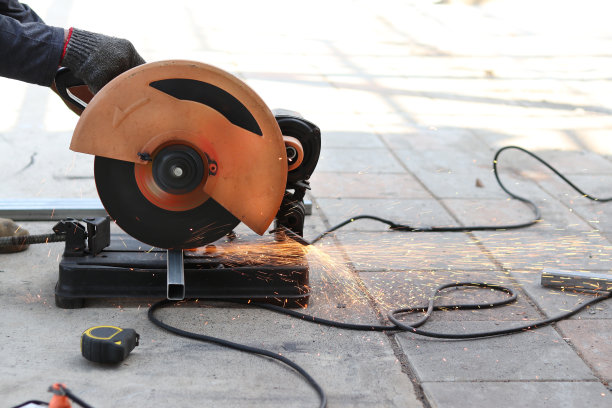 带火花的光纤切割机图片下载