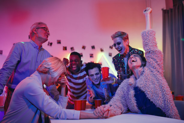 女孩在比赛中获胜图片下载