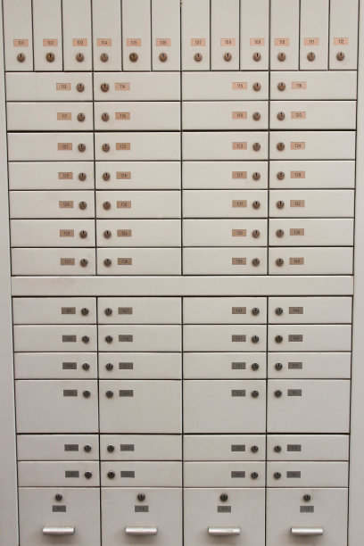 一套标有数字的储物柜图片下载