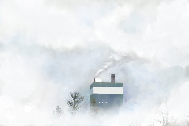 烟囱里冒出缕缕白烟图片下载