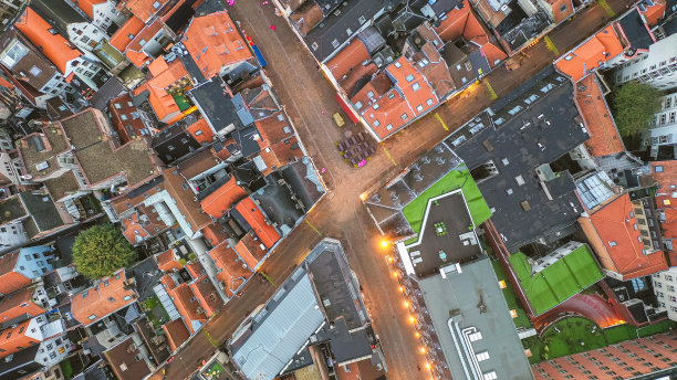 布鲁塞尔大广场、市政厅、国王之家或面包屋的无人机航拍。空中俯瞰城市的照片图片下载