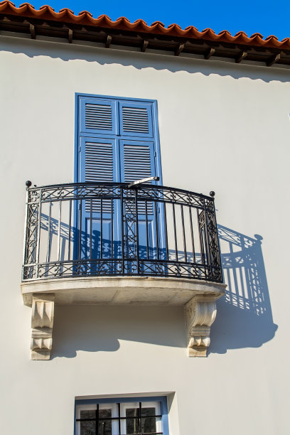 典型的明亮地中海式建筑图片下载