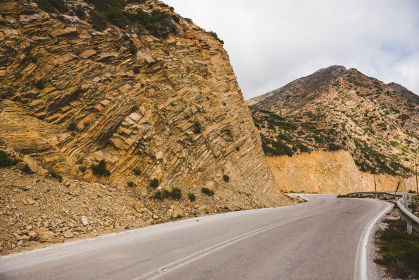 卡尔帕索斯的岩石路图片下载