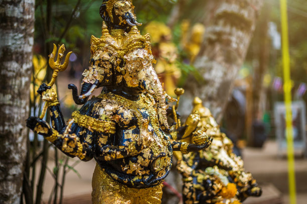 在Khitchakut山上有佛陀足迹的石头是泰国Chanthaburi的一个主要旅游景点。图片下载