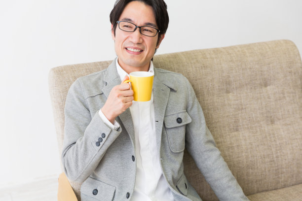 亚洲中年男子图片下载