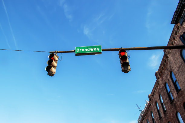 百老汇街红绿灯处的标志图片下载