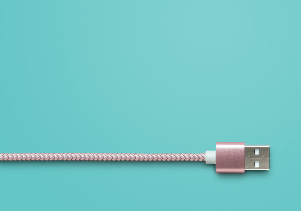 粉红色USB线绿松石与剪切路径图片下载