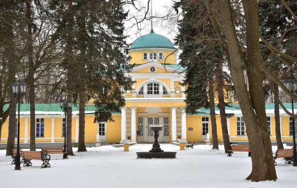 位于俄罗斯莫斯科西北行政区的Skhodna河上的Brattsevo庄园的帕拉第安风格住宅图片下载
