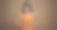 一个年轻漂亮的女人在棕色的背景有疼痛的胃图片下载