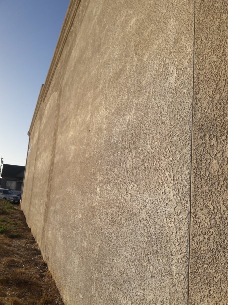 外墙表面粗糙。图片下载